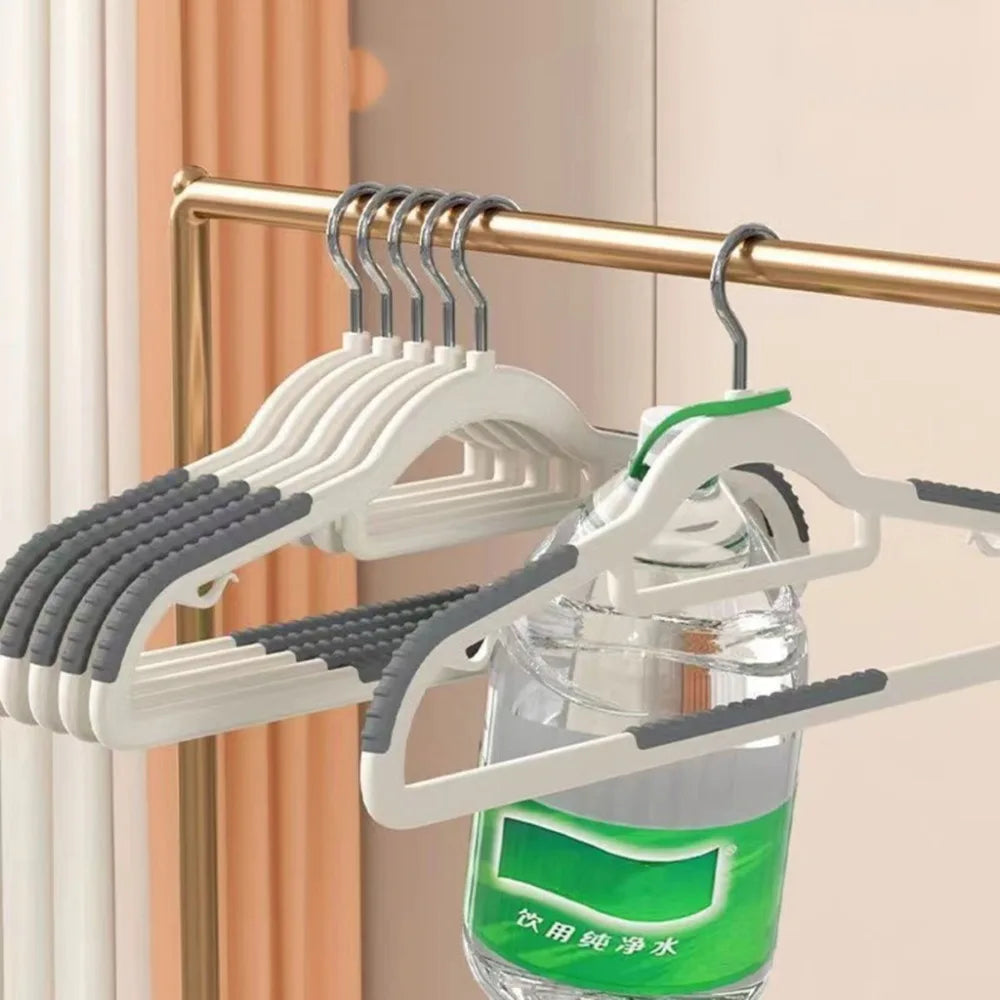 Metal Hook Non-Slip Plastic Hanger