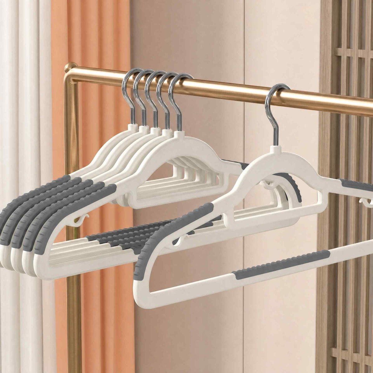 Metal Hook Non-Slip Plastic Hanger