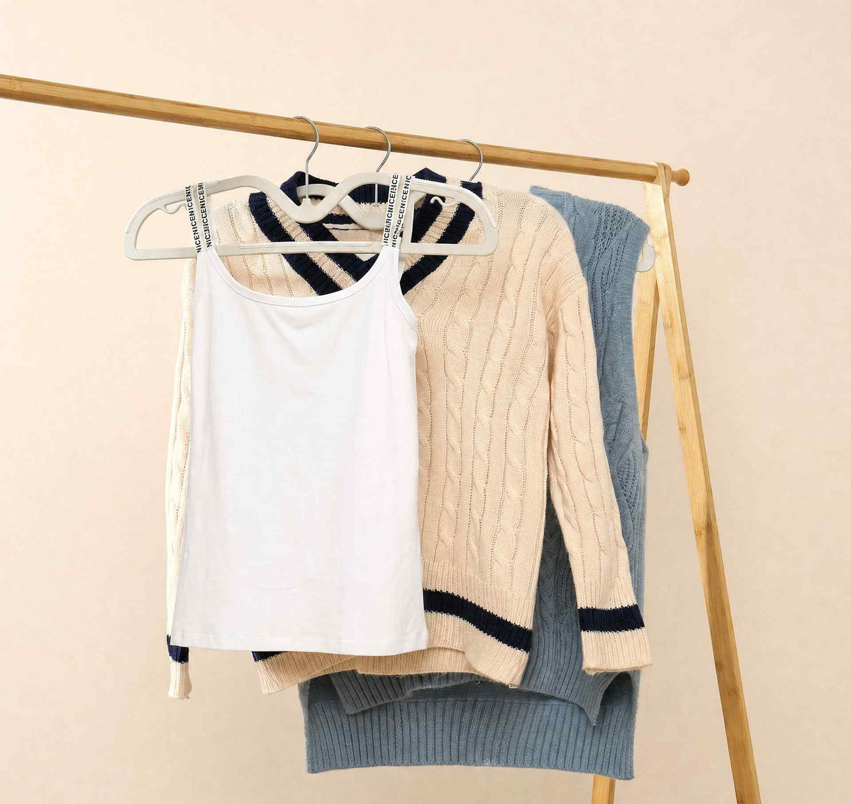 10pcs Non-Slip Plastic Hangers with Metal Hooks