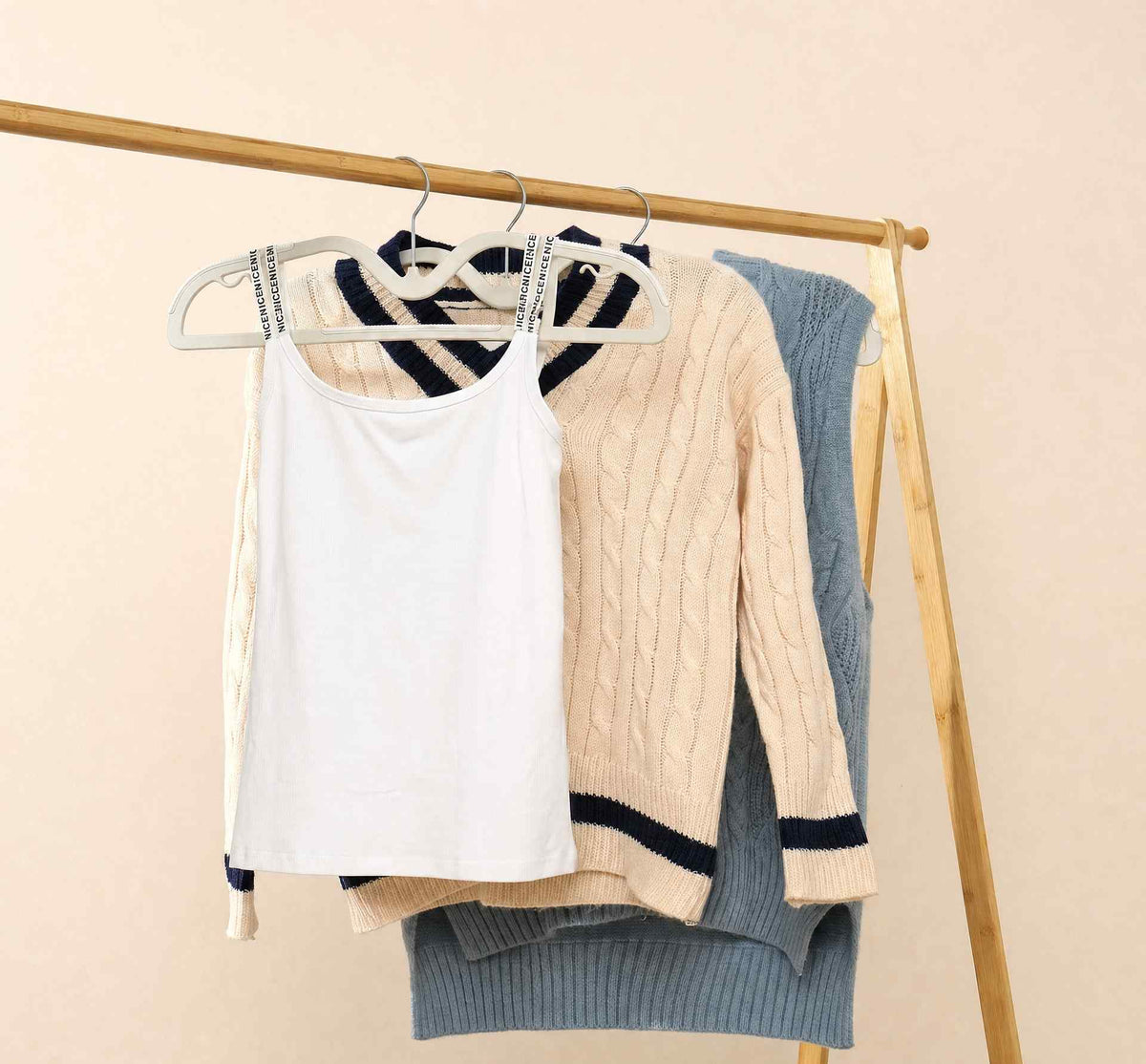 10pcs Non-Slip Plastic Hangers with Metal Hooks