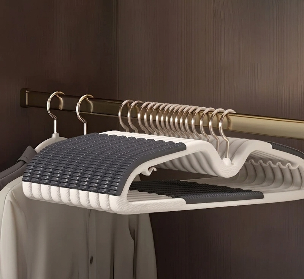 Non-Slip Plastic Hanger with Metal Hook