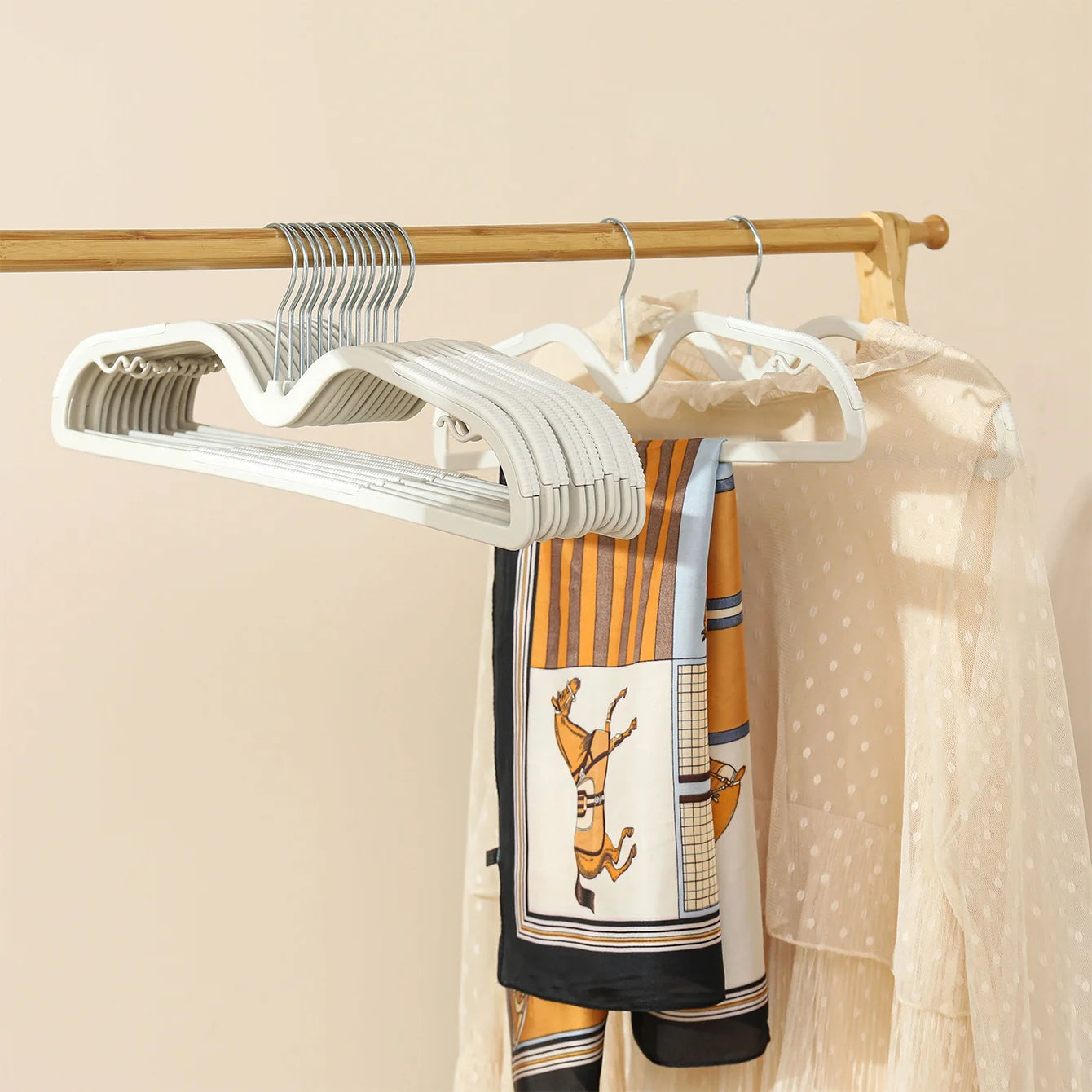 10pcs Non-Slip Plastic Hangers with Metal Hooks