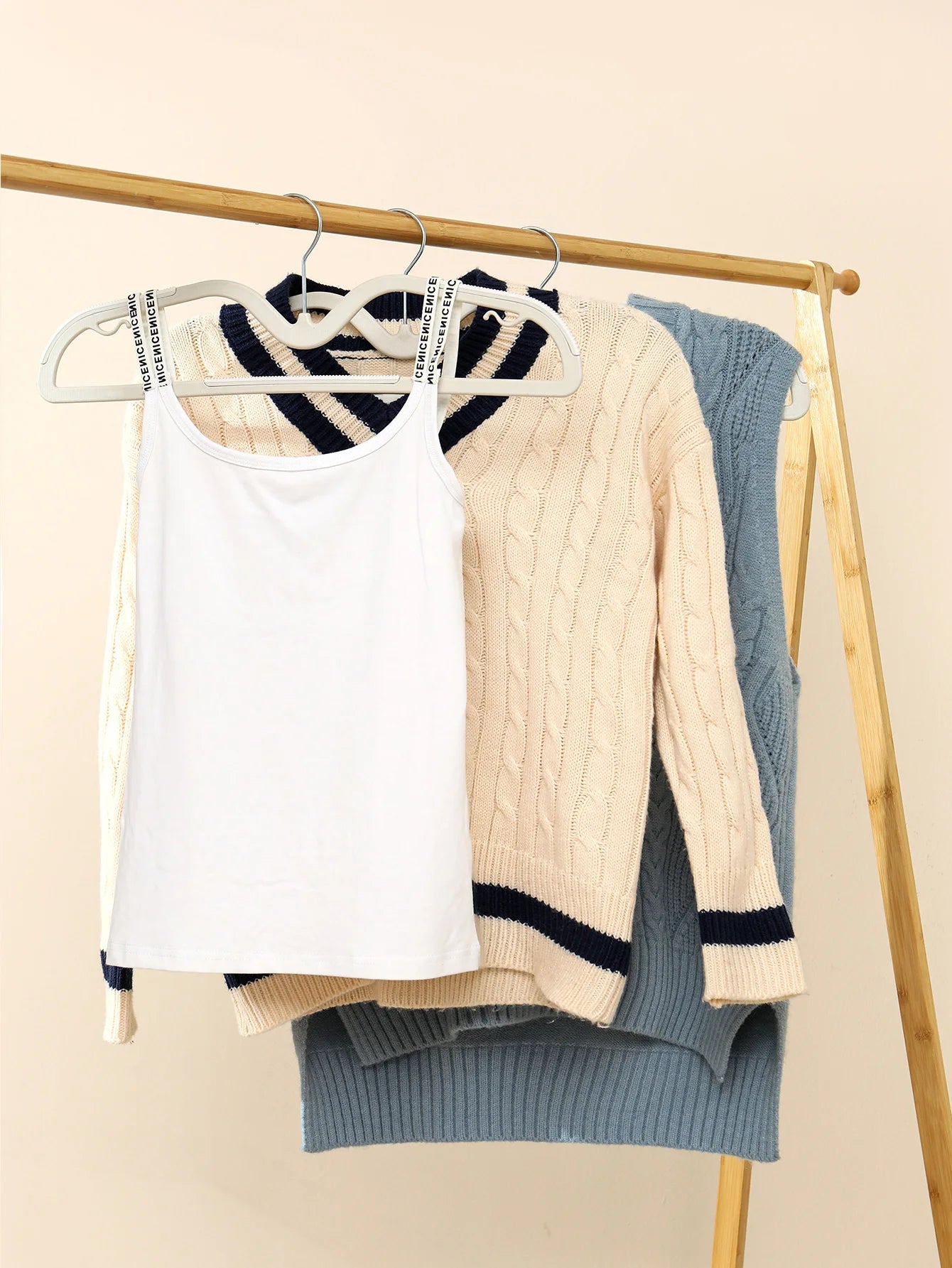 10pcs Non-Slip Plastic Hangers with Metal Hooks