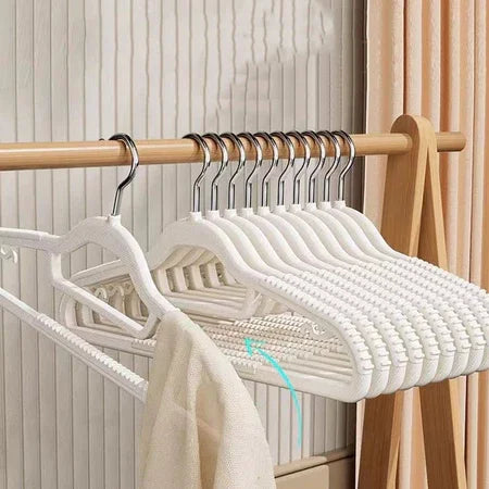 Metal Hook Non-Slip Plastic Hanger